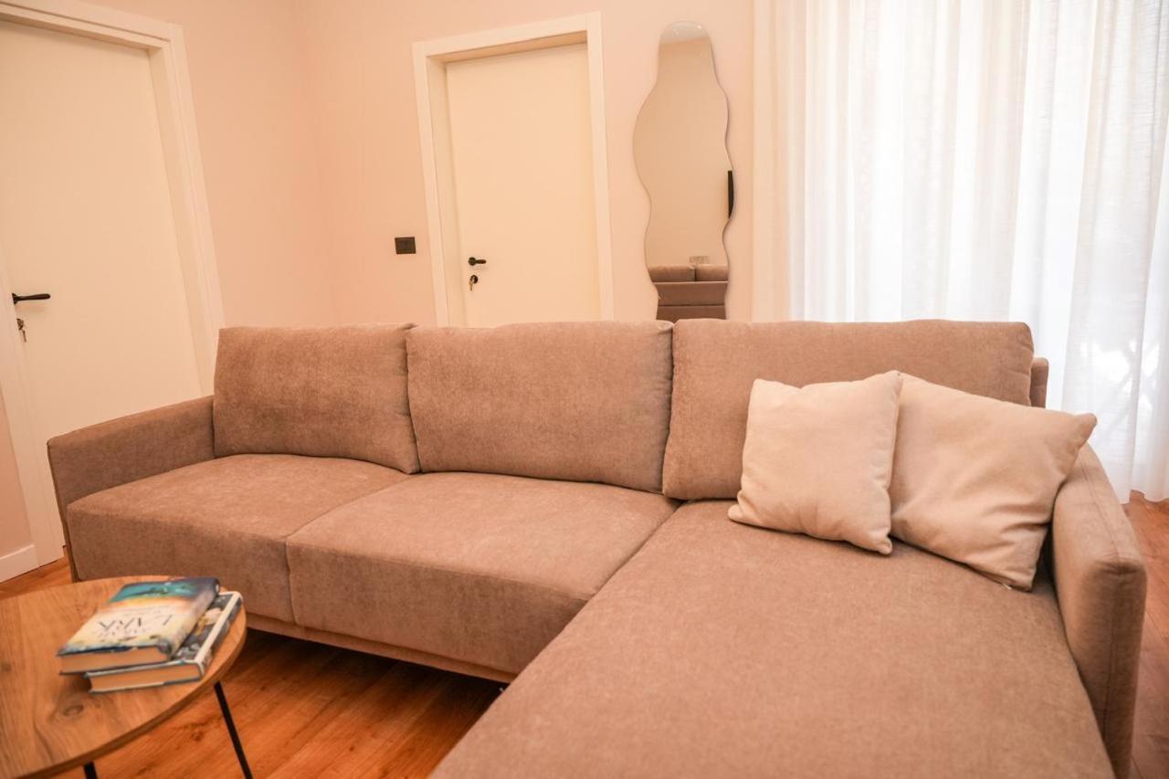Bougainvilla Apartments Tirana Buitenkant foto